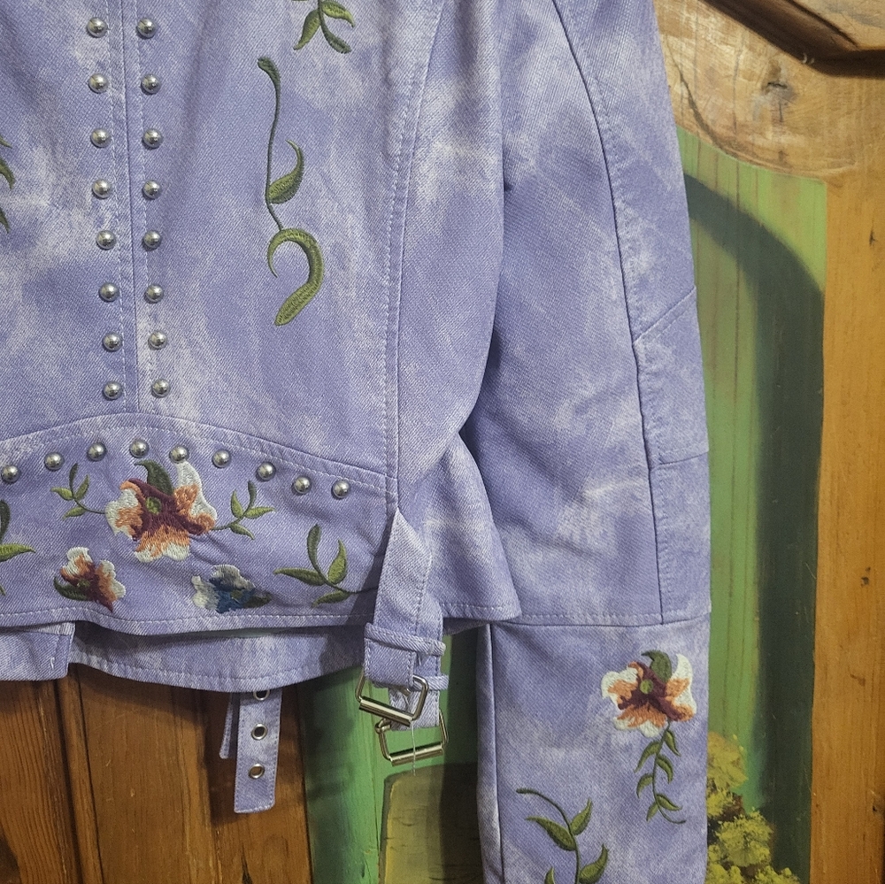 AFTF Basic Women's Embroidered Floral Jacket - Picture 10 of 12